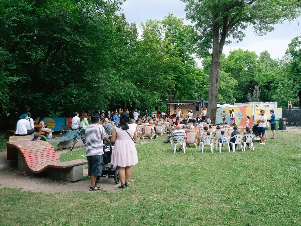 KVSAL performt auf der Kultursommer-Bühne im Waldmüllerpark.
