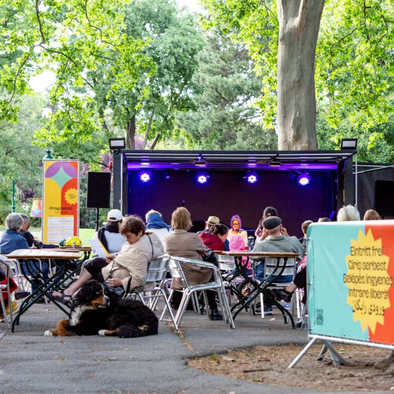 Foto: Judith Stehlik Gertraud Klemm liest auf der Kultursommer-Bühne im Kongreßpark. 