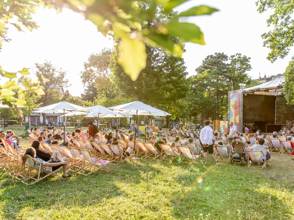 Eine Bühne in einem Park
