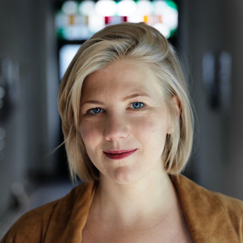 Theresa Aigner, Kuratorin für Gartenkonzerte: Portrait von Theresa Aigner, Kuratorin für Gartenkonzerte